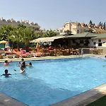 Ξενοδοχείο με διαμερίσματα Club Dena