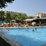 Ξενοδοχείο με διαμερίσματα Club Dena