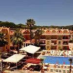 Club Dena Μαρμαρίς