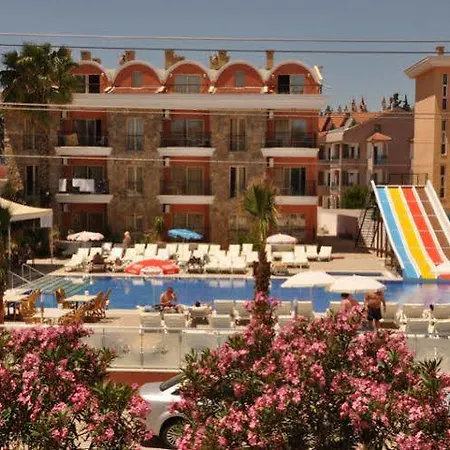 Club Dena Μαρμαρίς