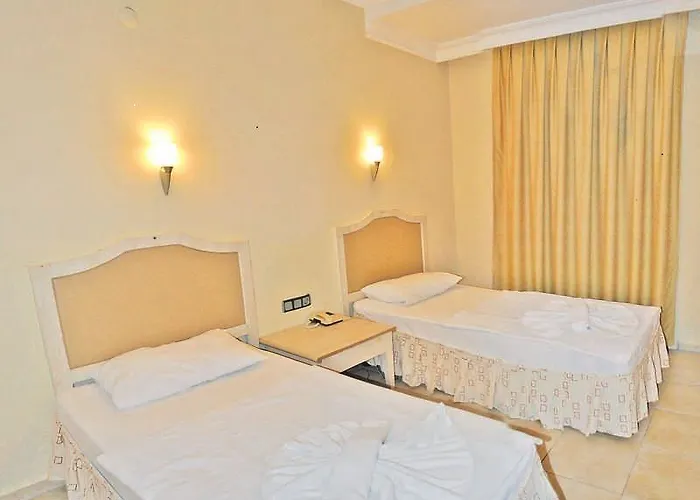 Club Dena Μαρμαρίς