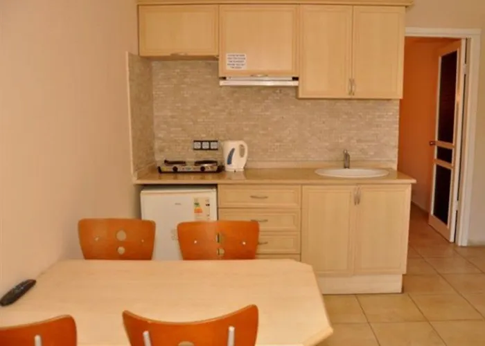 Club Dena Μαρμαρίς