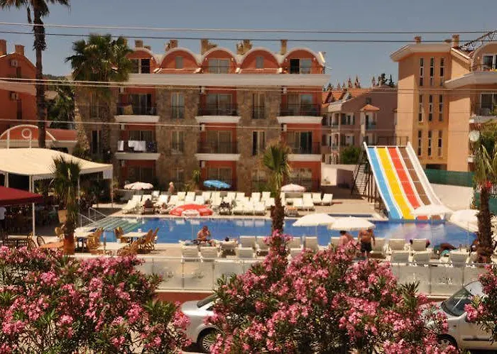 Club Dena Μαρμαρίς