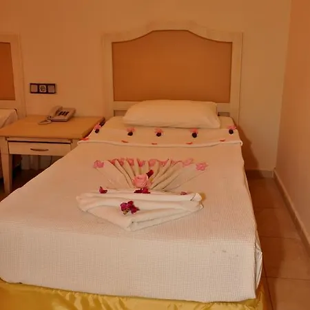 Aparthotel Club Dena 2*