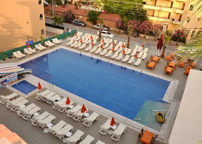 Club Dena Lägenhetshotell 3*